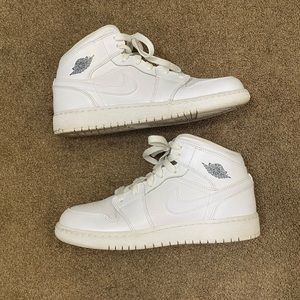 Jordan 1 Mid - Triple White